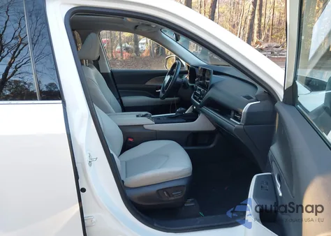 2024 Toyota Grand Highlander Xle из США, поврежденный, VIN 5TDAAAB50RS026804